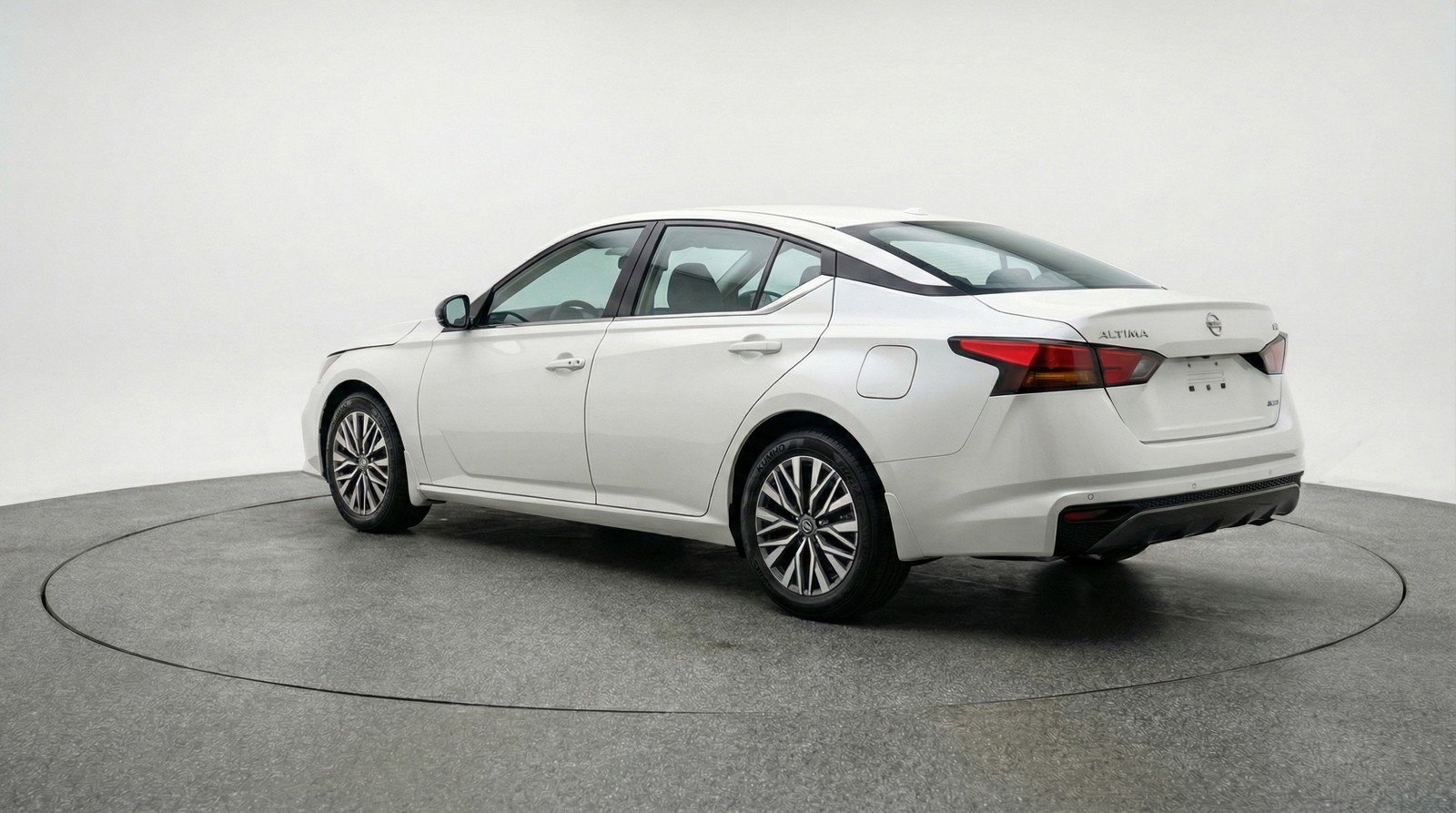 Used 2025 Nissan Altima 2.5 SV image 6