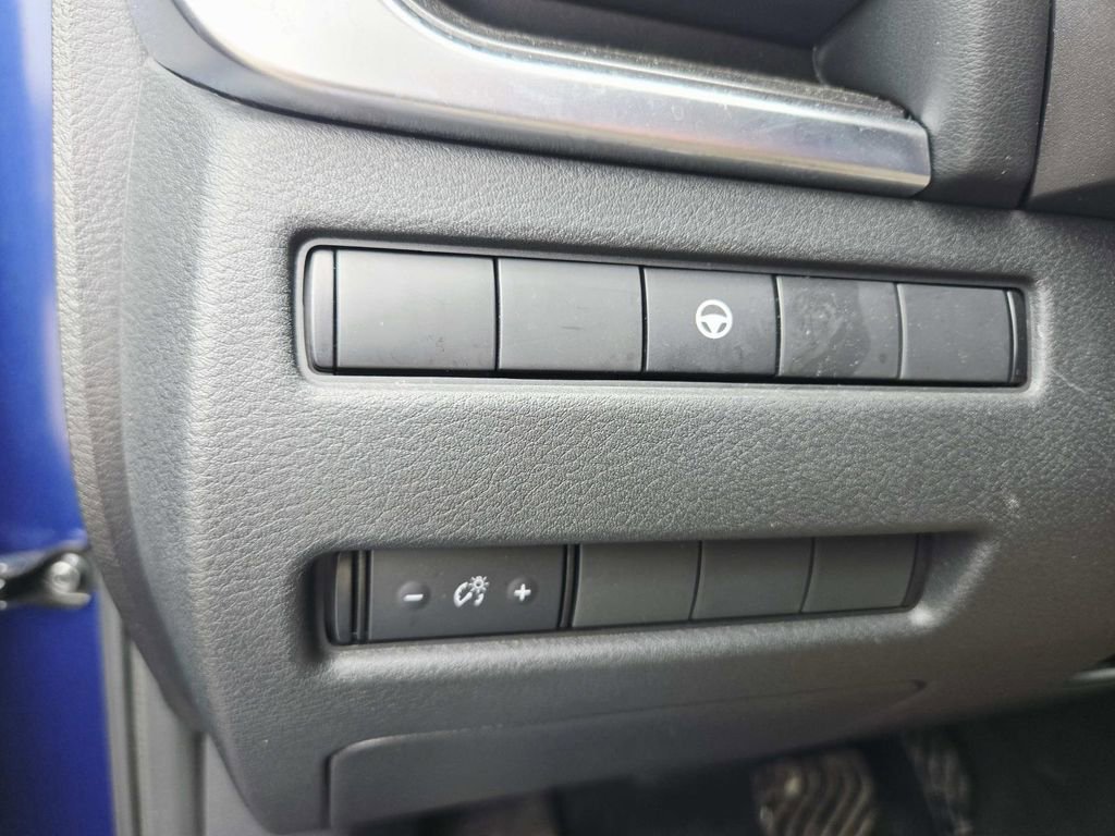 Used 2023 Nissan Rogue SV image 32