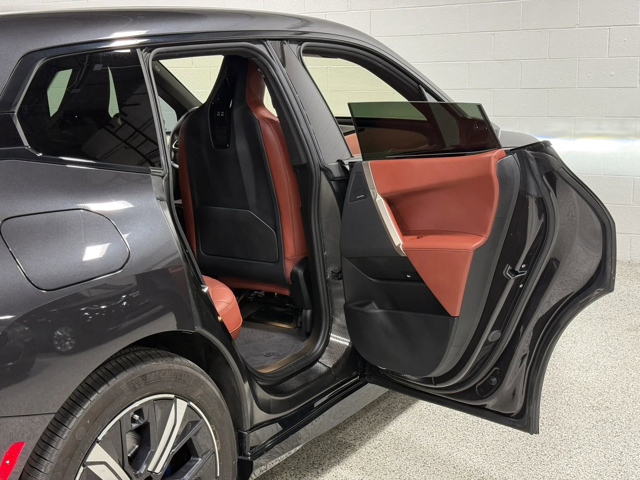 Used 2023 BMW iX xDrive50 w/ Premium Package AWD/4WD image 55