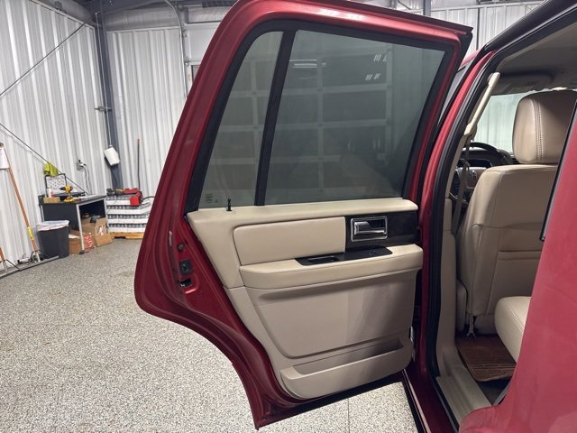 Used 2017 Lincoln Navigator Select image 16