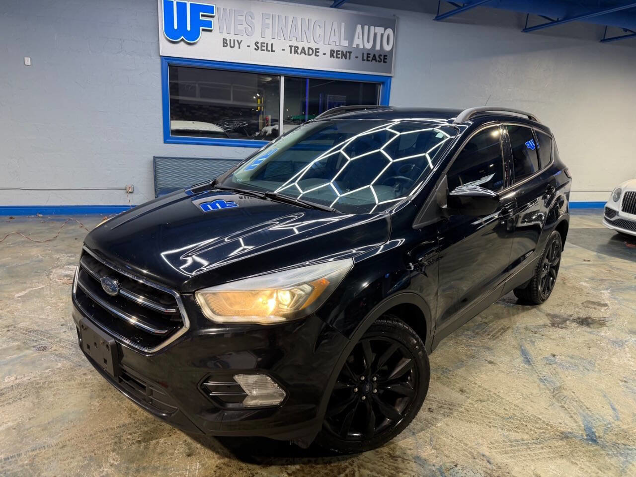 Used 2017 Ford Escape SE w/ Equipment Group 201A FWD image 1
