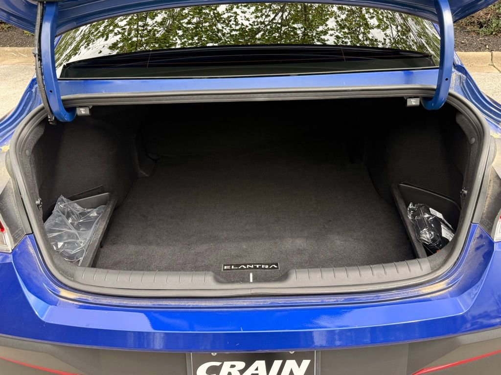 Used 2025 Hyundai Elantra Sport image 33