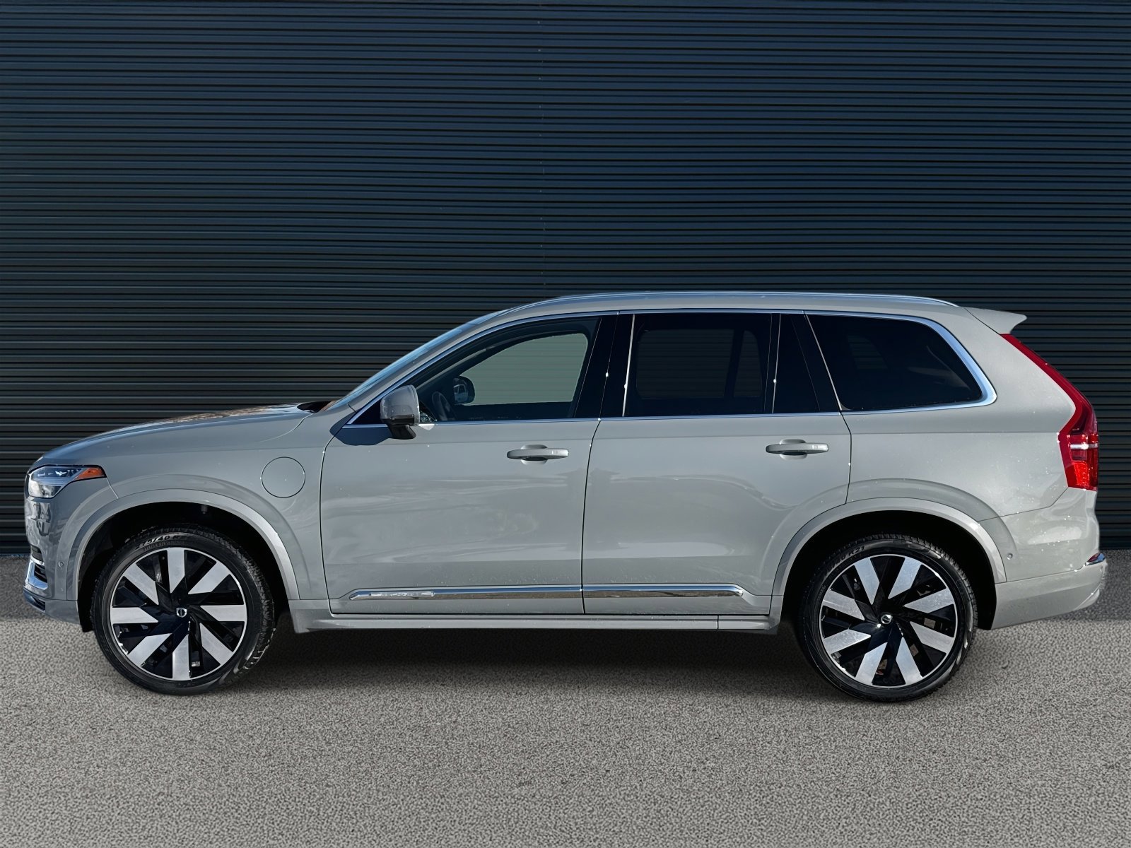 Certified 2024 Volvo XC90 T8 Plus w/ Protection Package Premier image 8