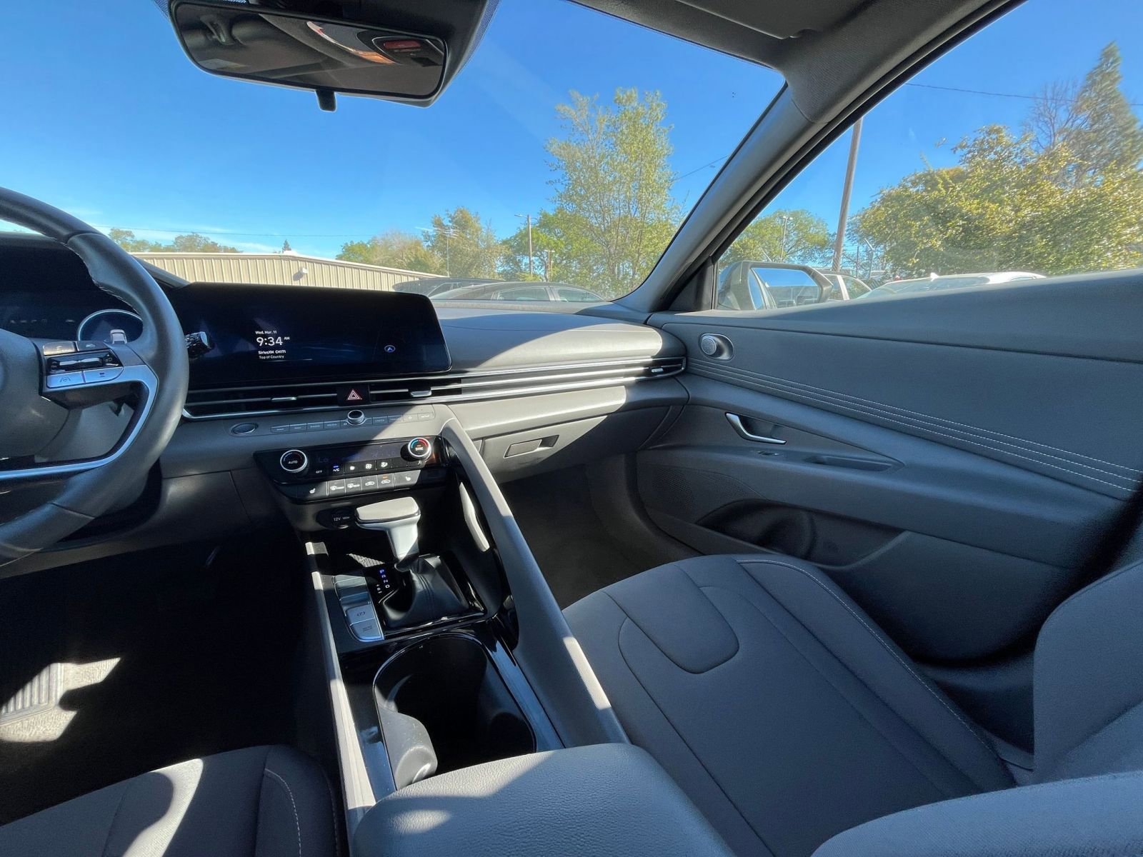 Used 2025 Hyundai Elantra SEL image 36