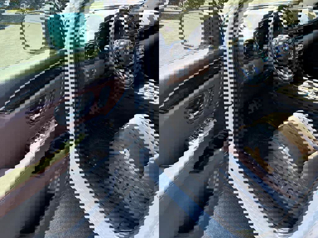 Used 2025 Honda Pilot Elite image 19