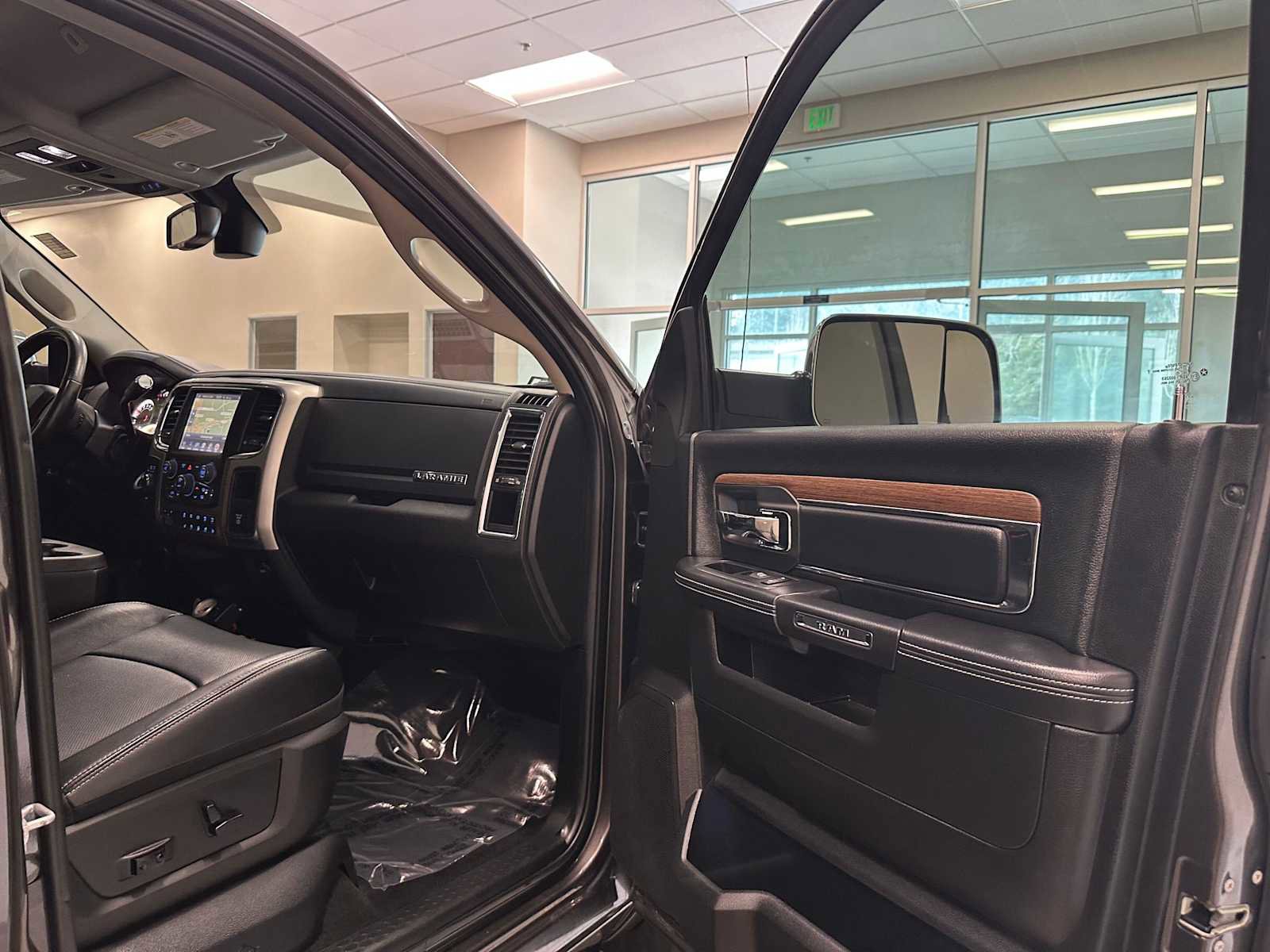 Used 2017 RAM 2500 Laramie image 30