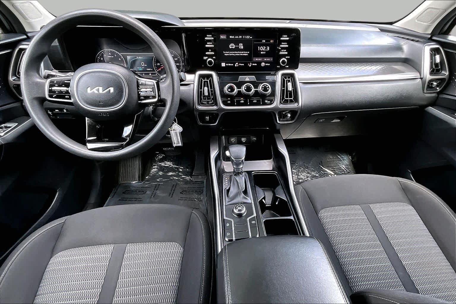 Used 2023 Kia Sorento LX FWD image 15