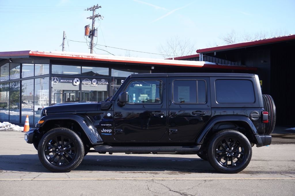 Used 2022 Jeep Wrangler Unlimited Sahara w/ Cold Weather Group image 4