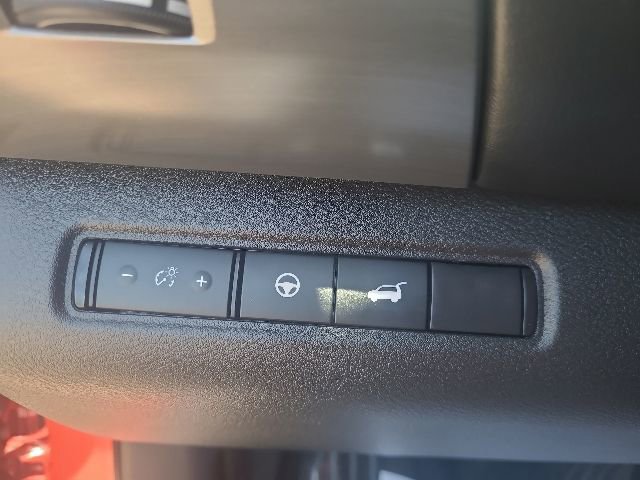 Used 2025 Nissan Pathfinder SL FWD image 12