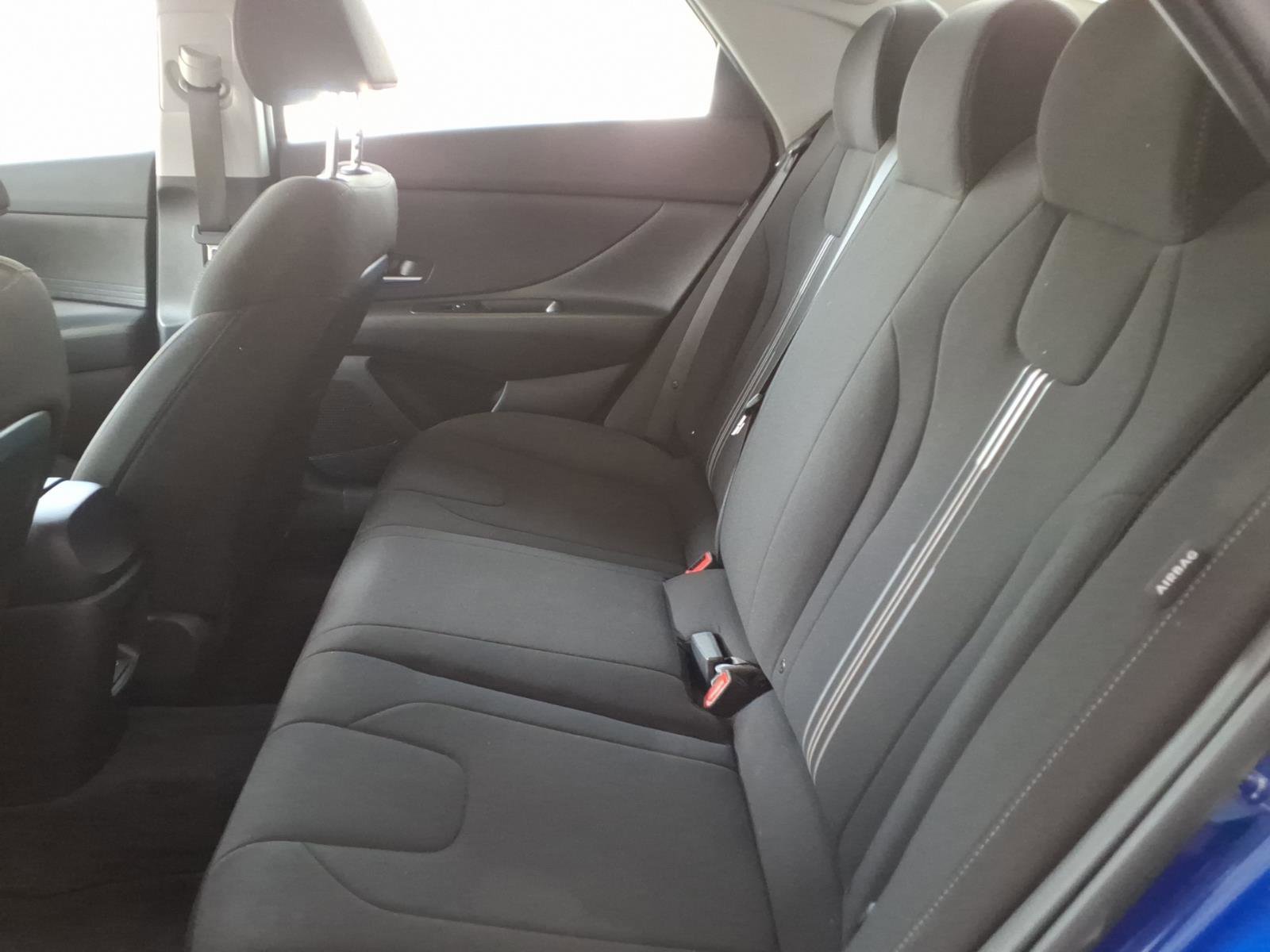 Used 2025 Hyundai Elantra Hybrid FWD image 12