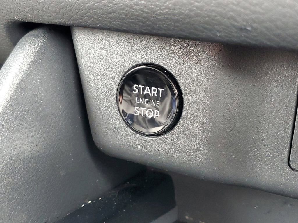 Used 2025 Nissan Rogue SV AWD/4WD image 33