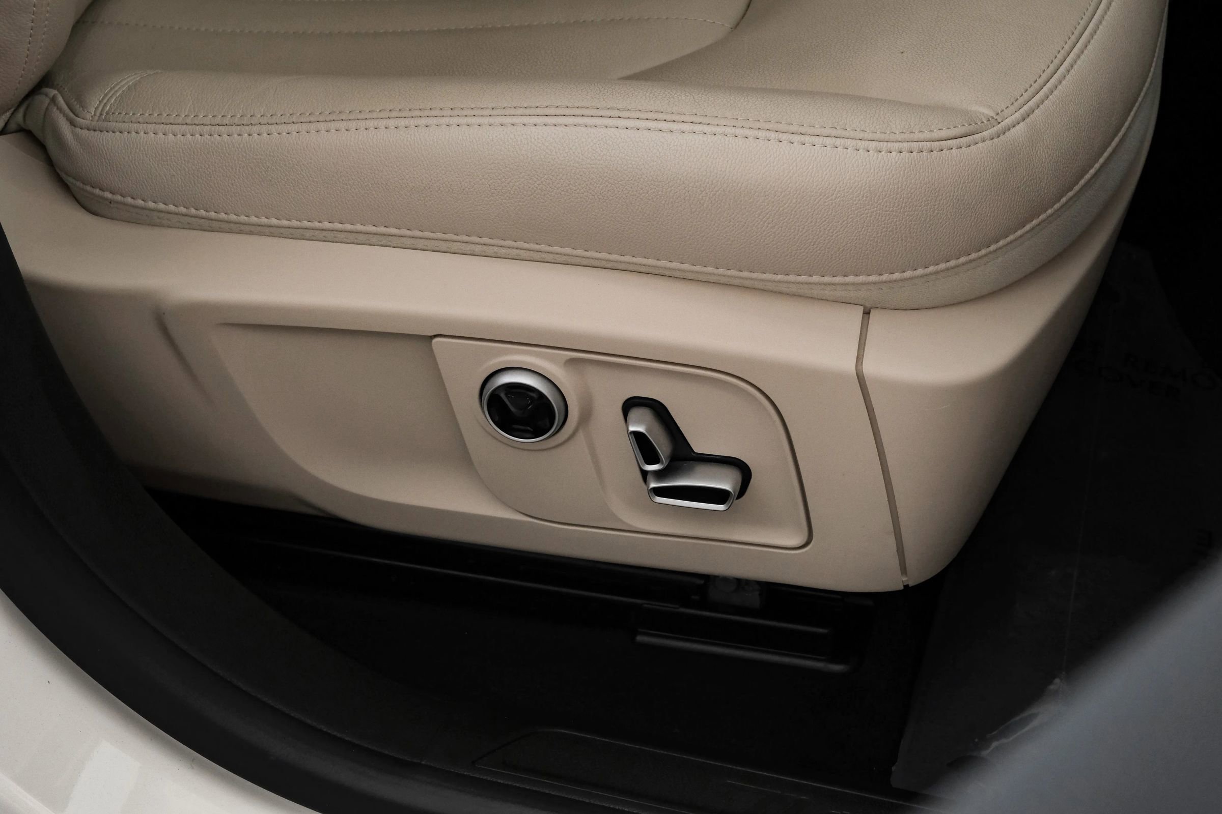 Used 2022 Maserati Levante GT image 40