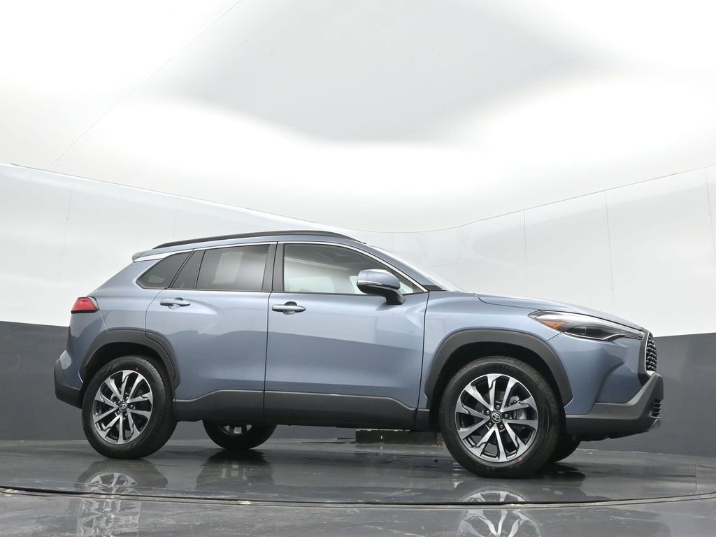 Used 2024 Toyota Corolla Cross XLE w/ Convenience Package image 29