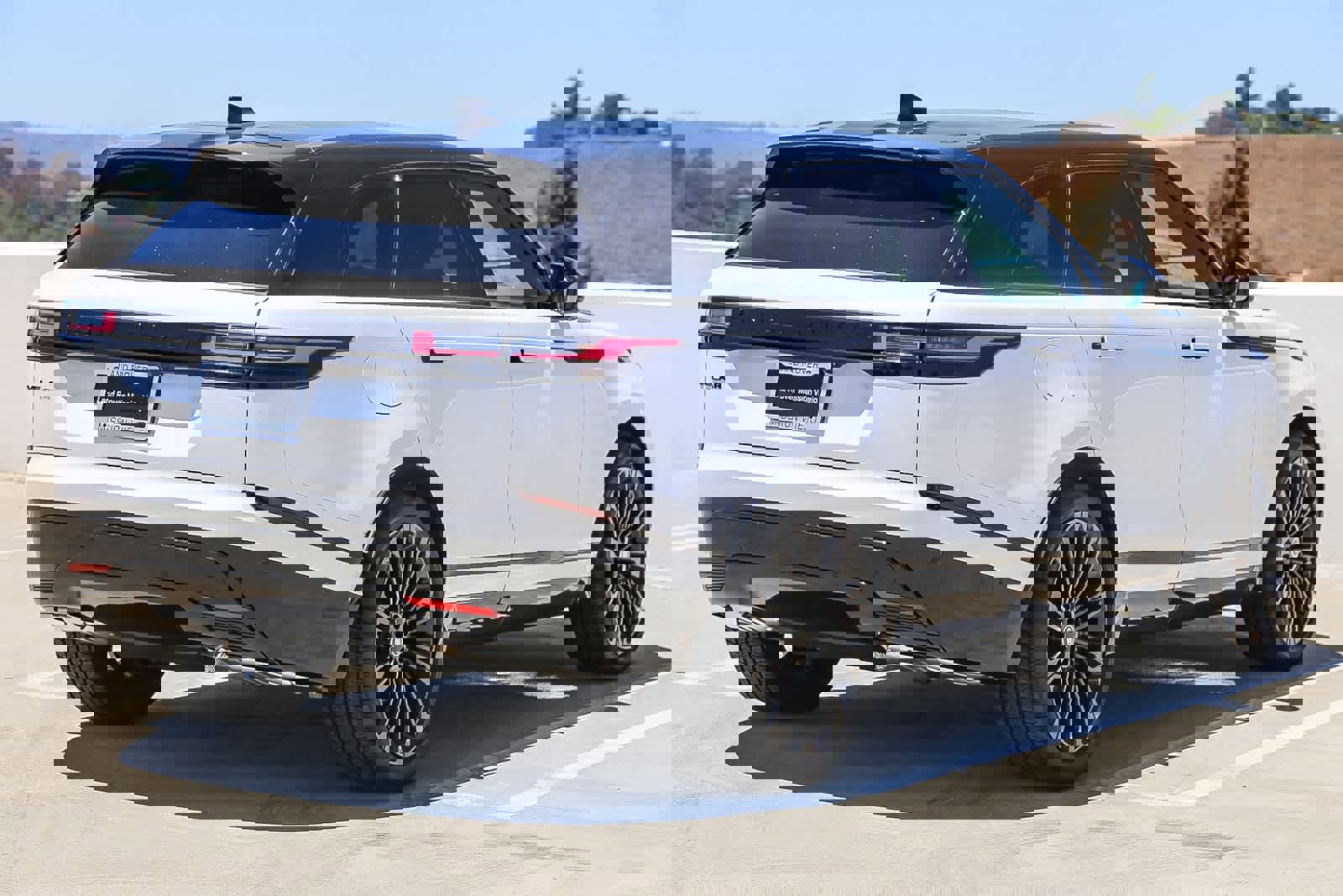 New 2026 Land Rover Range Rover Velar Dynamic SE image 6