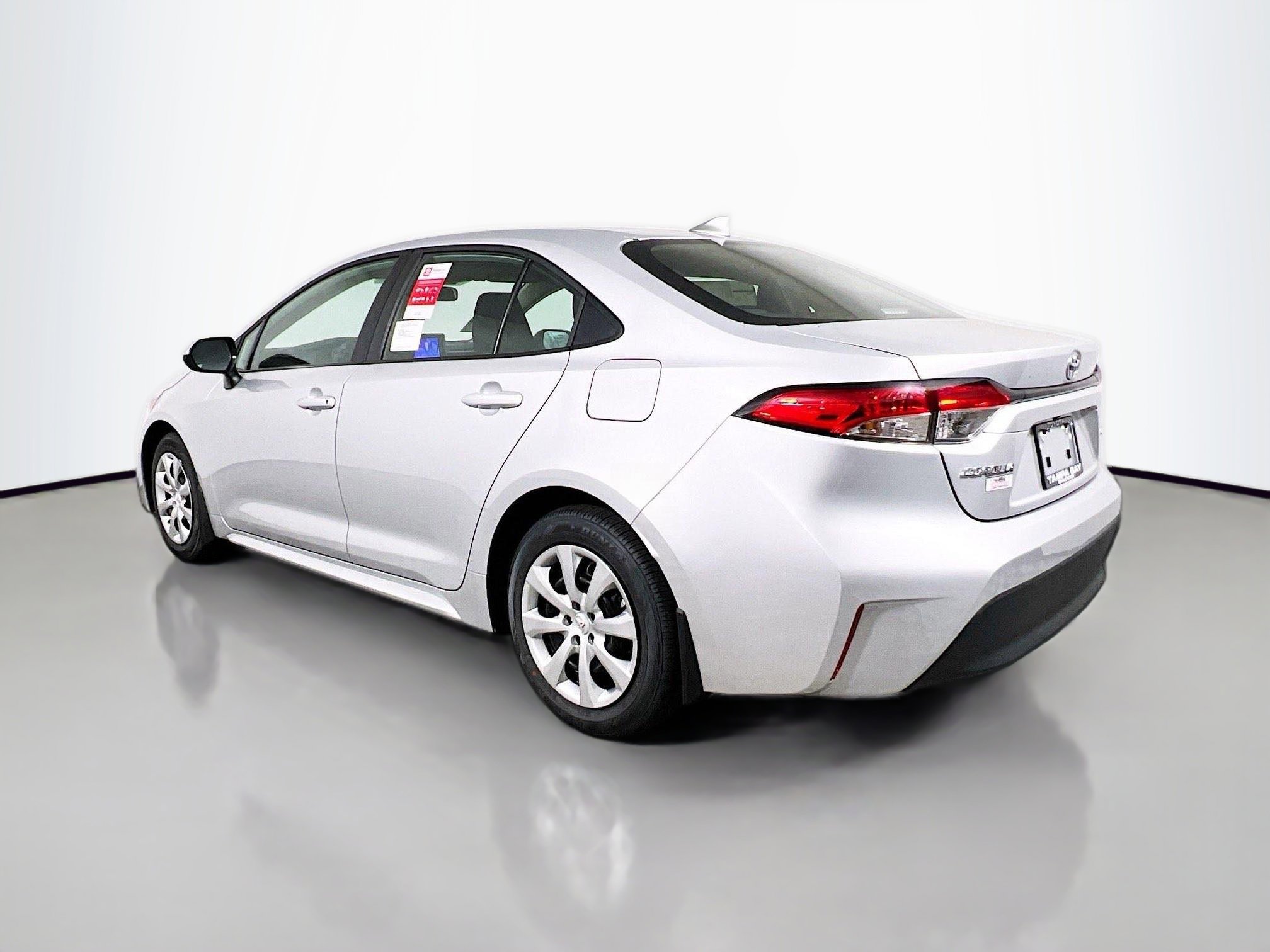 Used 2025 Toyota Corolla LE image 8
