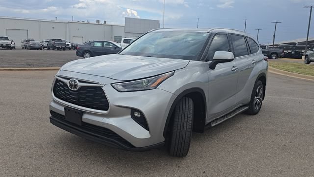 Used 2022 Toyota Highlander XLE FWD image 24