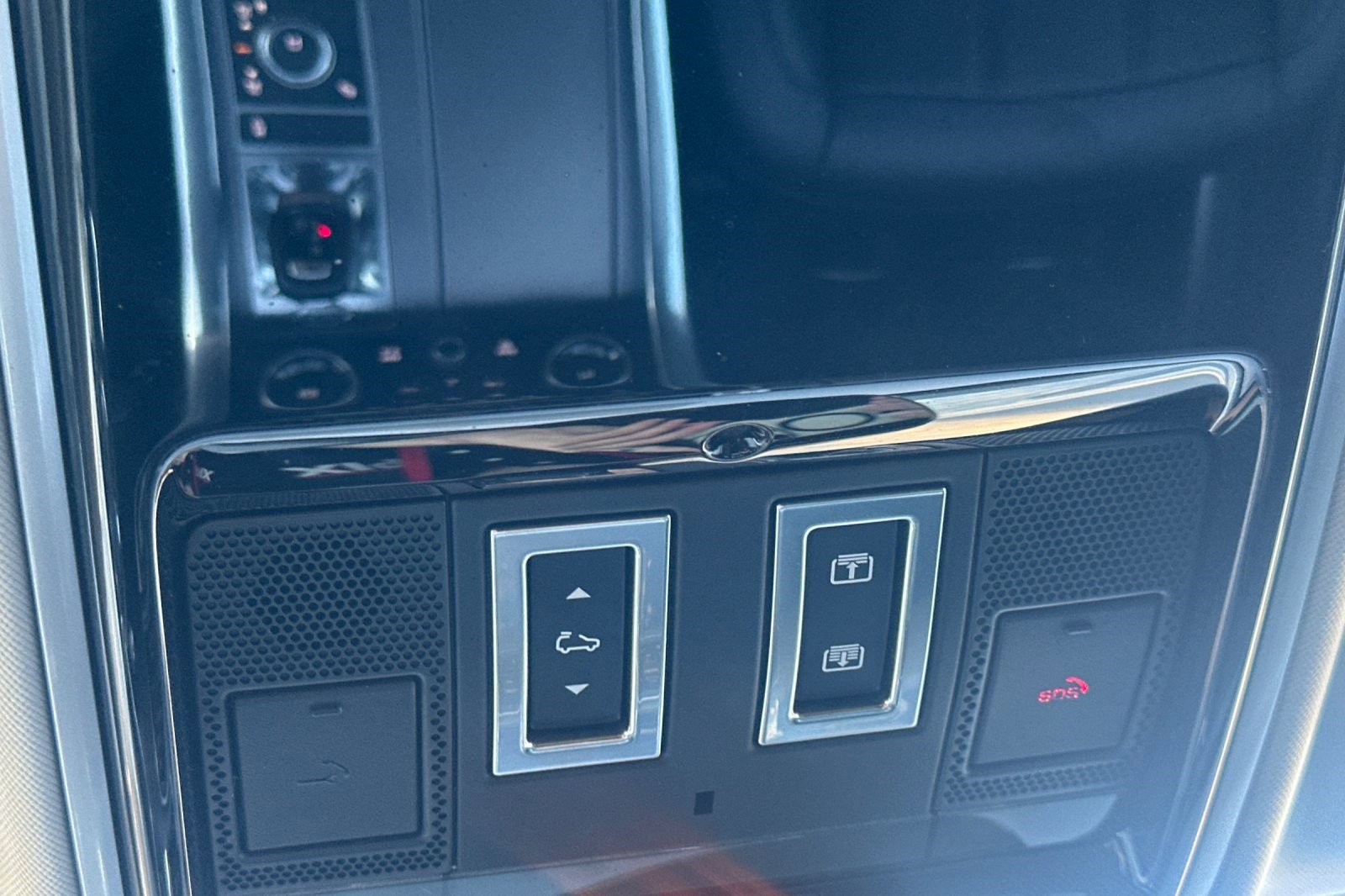 Used 2020 Land Rover Range Rover Sport HSE image 24