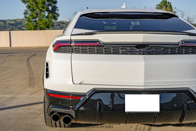 Used 2025 Lamborghini Urus SE AWD/4WD image 59