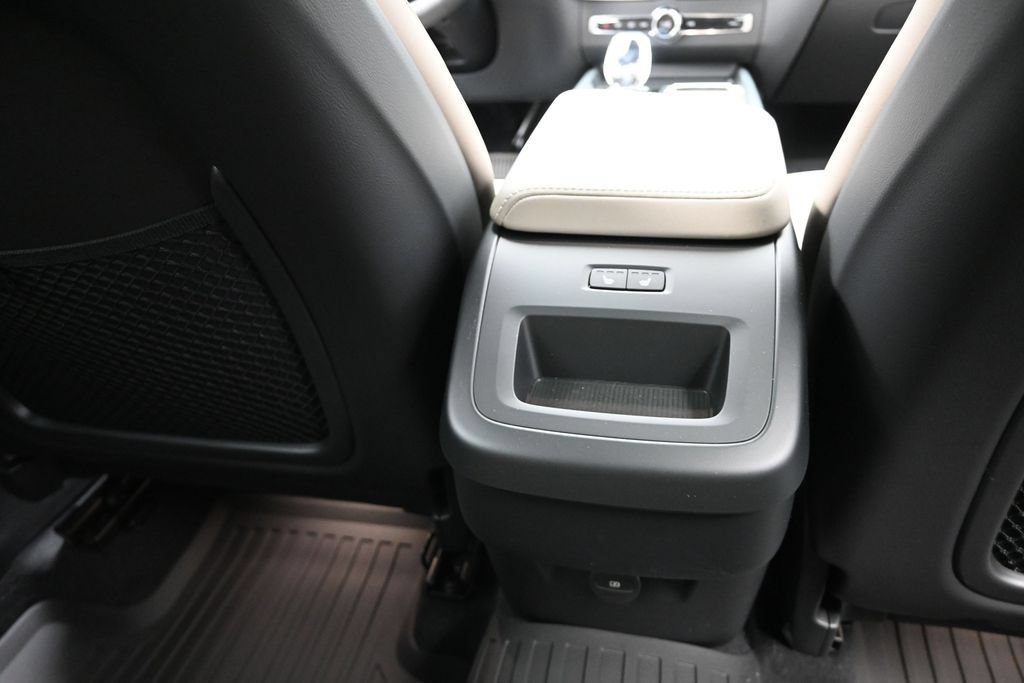 New 2026 Volvo XC60 B5 Plus w/ Protection Package Premier AWD/4WD image 19