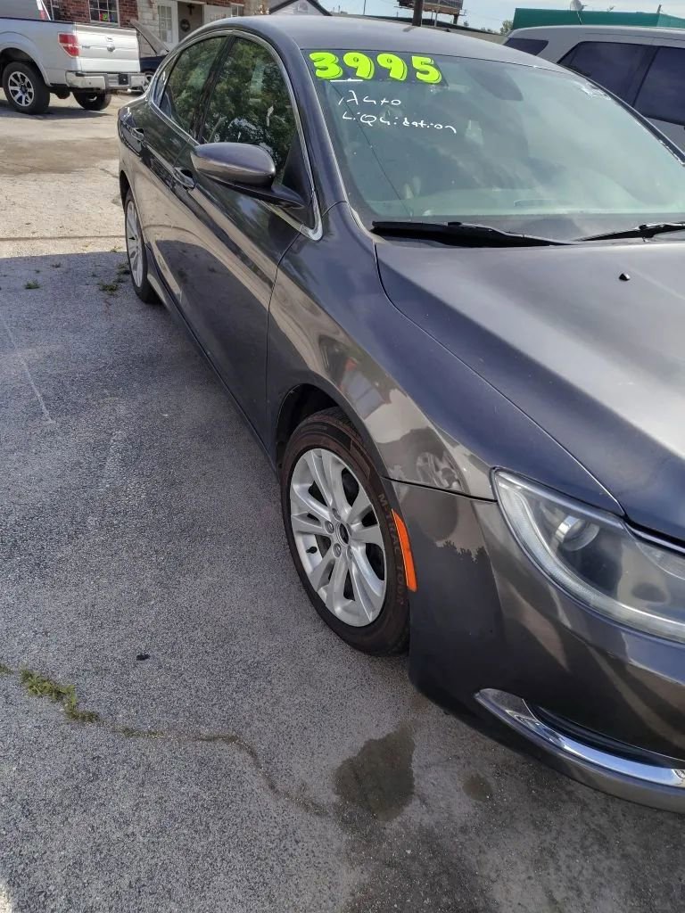 Used 2015 Chrysler 200 Limited w/ Convenience Group FWD image 3