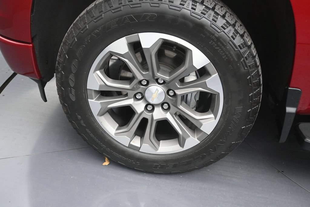 Used 2024 Chevrolet Silverado 1500 High Country w/ Z71 Off-Road Package AWD/4WD image 9