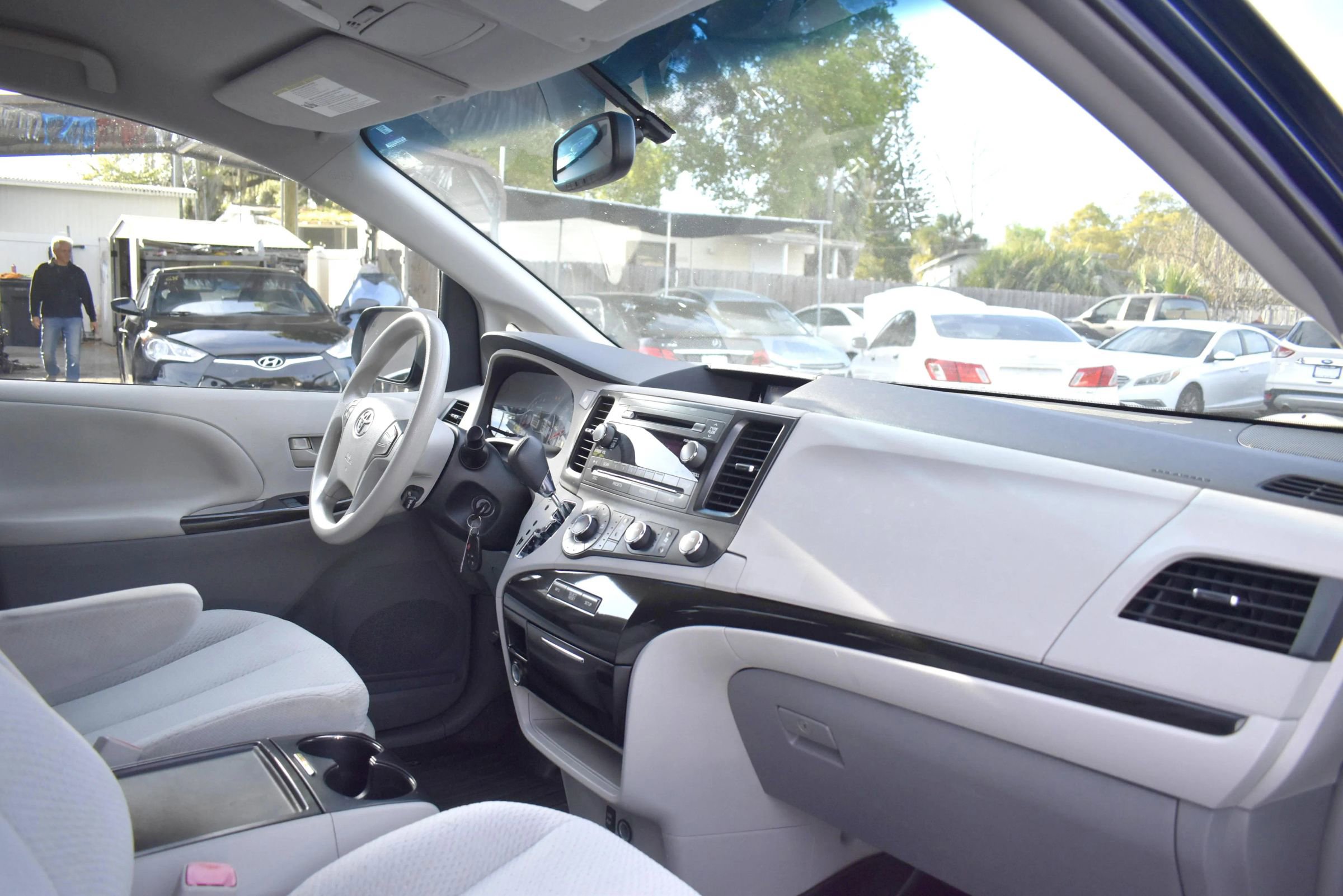 Used 2012 Toyota Sienna LE image 11