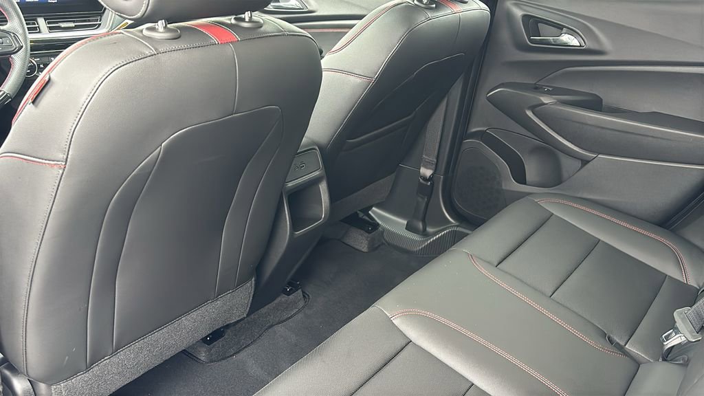 Used 2025 Chevrolet Trax RS w/ Sunroof Package image 31