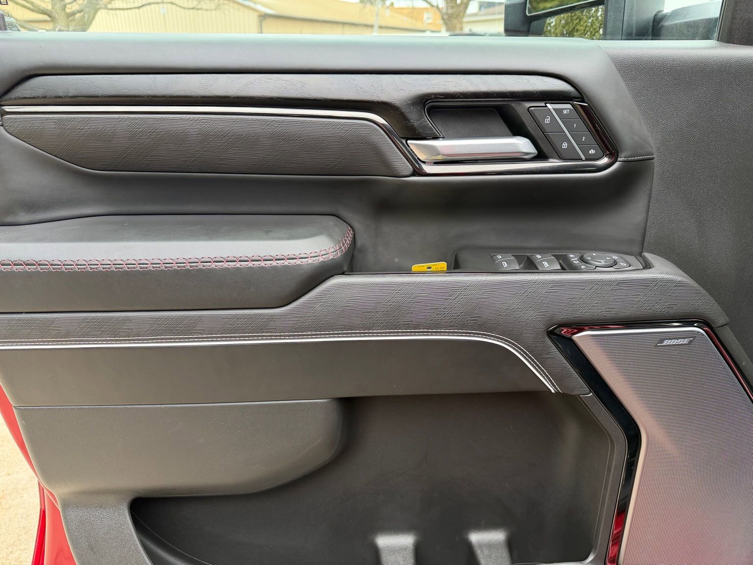 Used 2025 GMC Sierra 2500 AT4X image 9