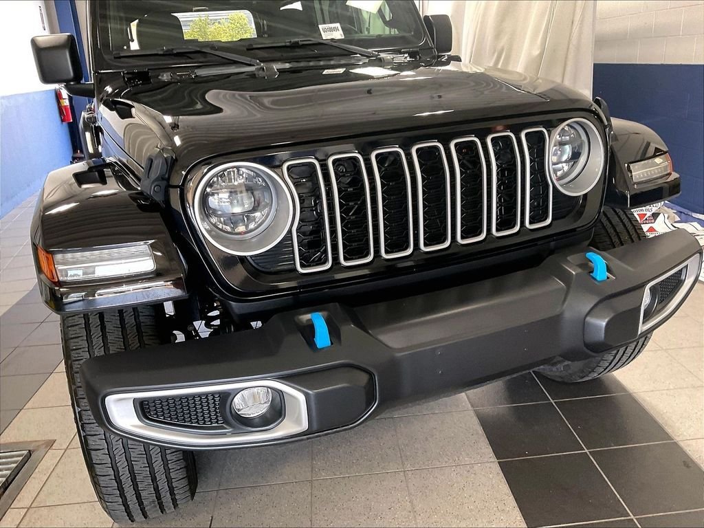 Used 2024 Jeep Wrangler Unlimited Sahara AWD/4WD image 31
