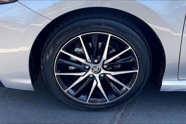 Used 2022 Toyota Camry SE FWD image 9