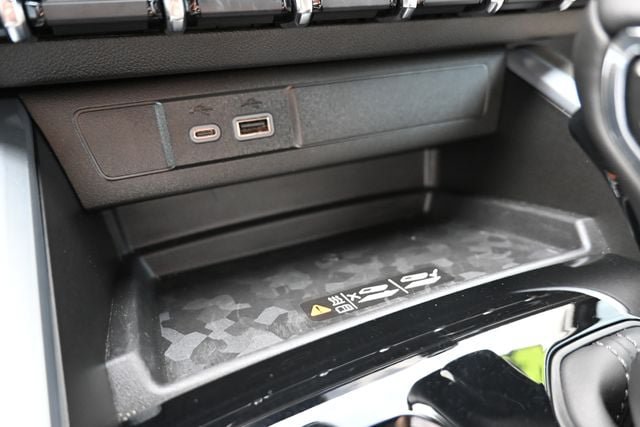 Used 2025 Chevrolet Colorado ZR2 w/ Technology Package AWD/4WD image 30