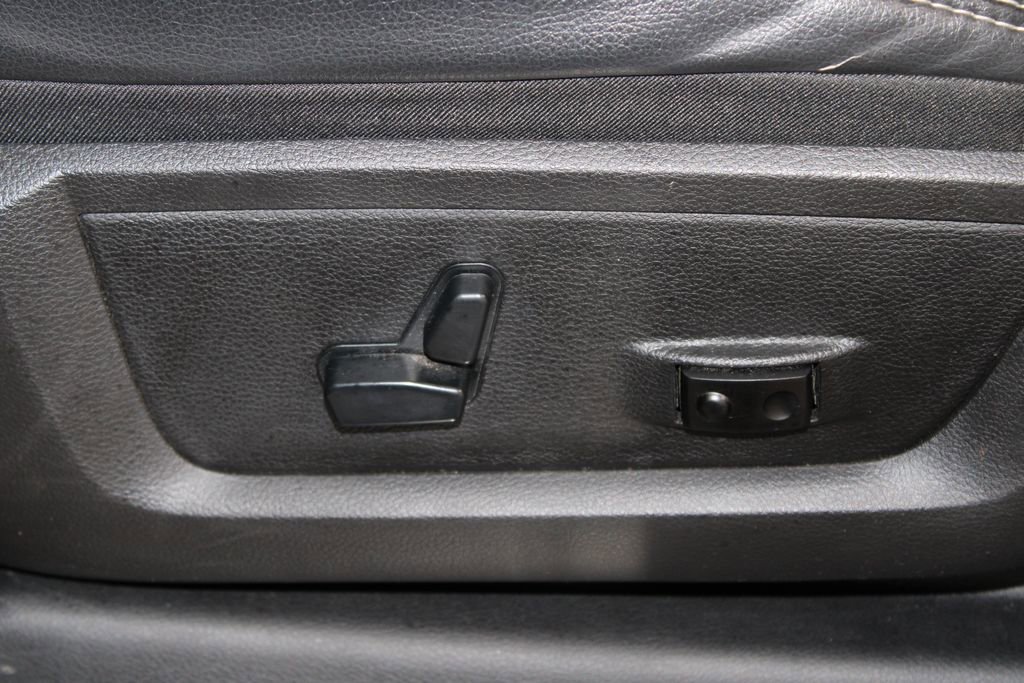 Used 2019 RAM 2500 Laramie w/ Black Appearance Package image 21