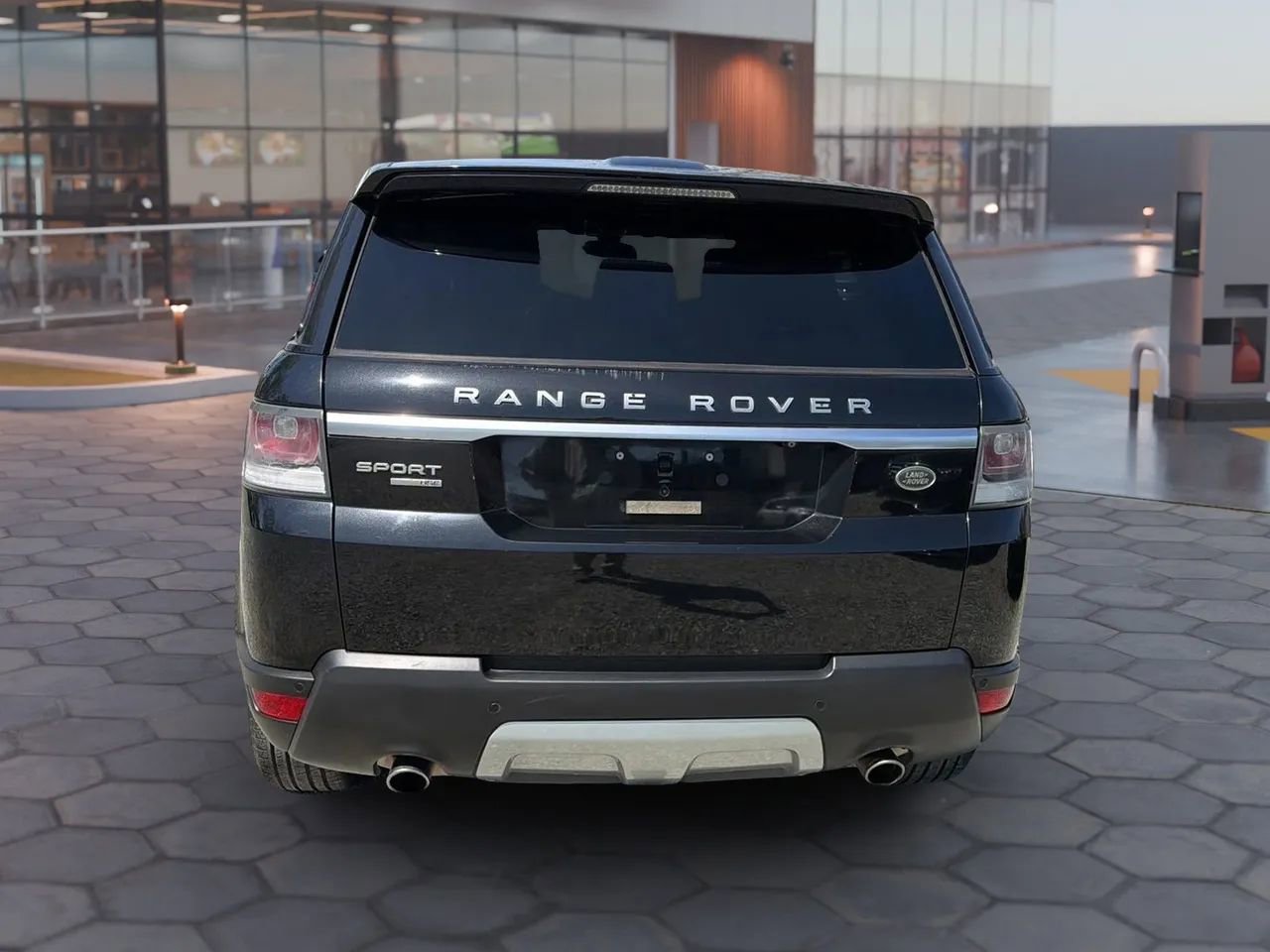 Used 2014 Land Rover Range Rover Sport HSE image 10