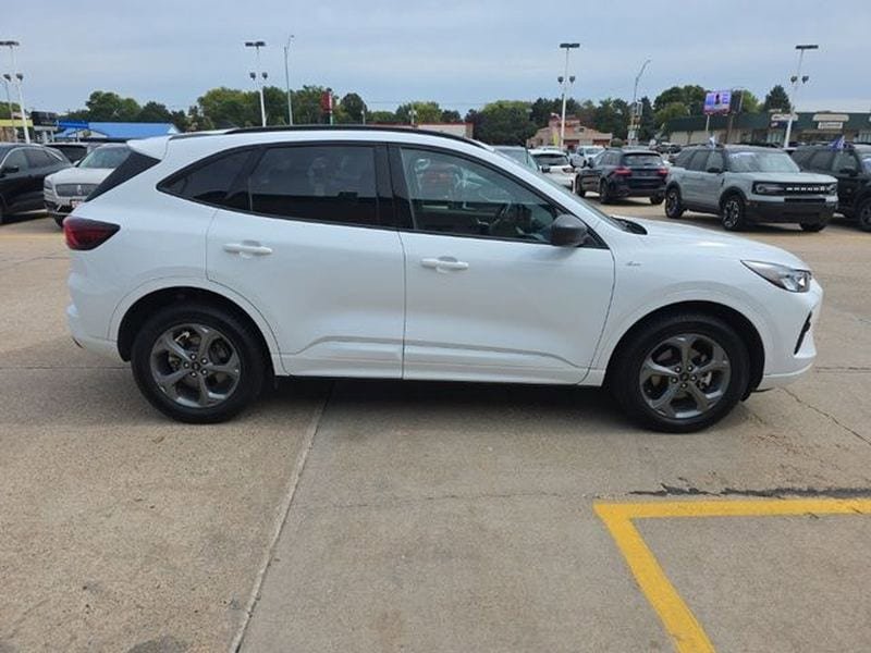Used 2023 Ford Escape ST-Line w/ Tech Pack #1 AWD/4WD image 4