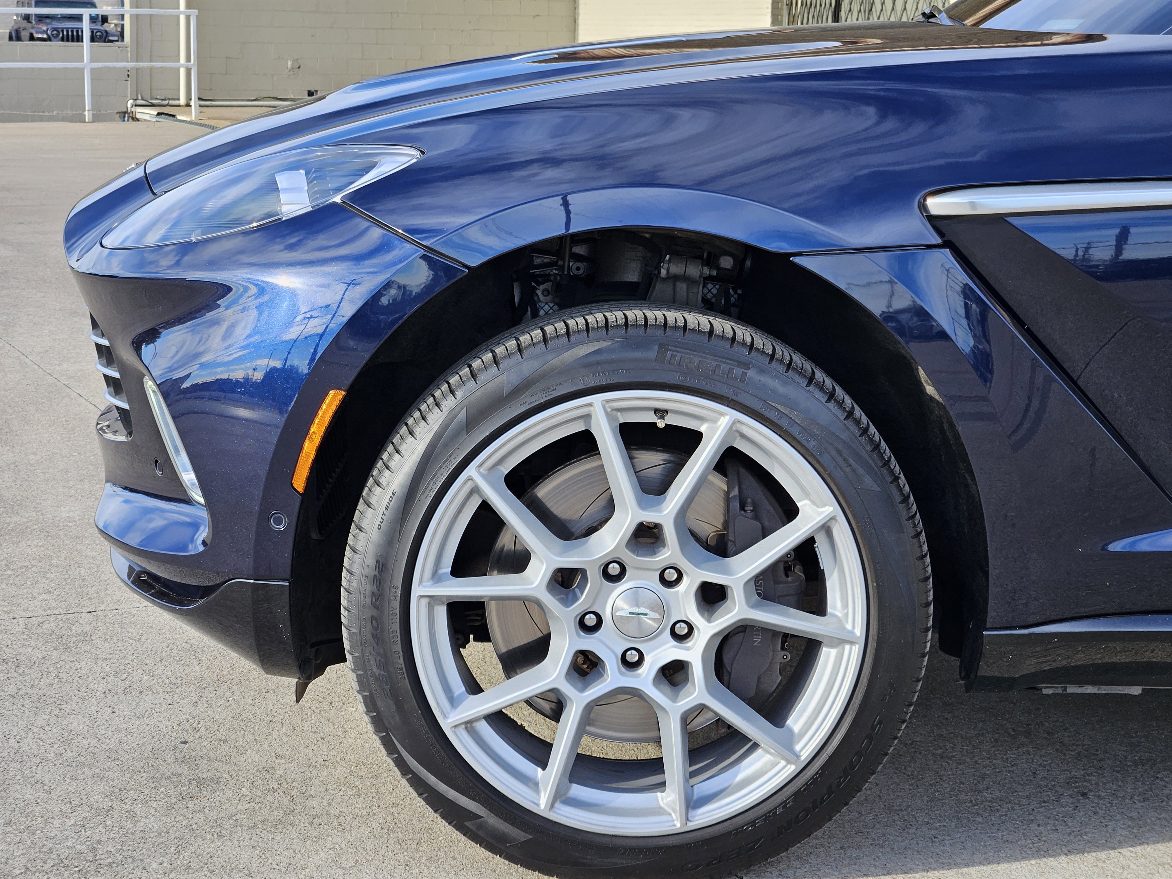 Used 2021 Aston Martin DBX image 12