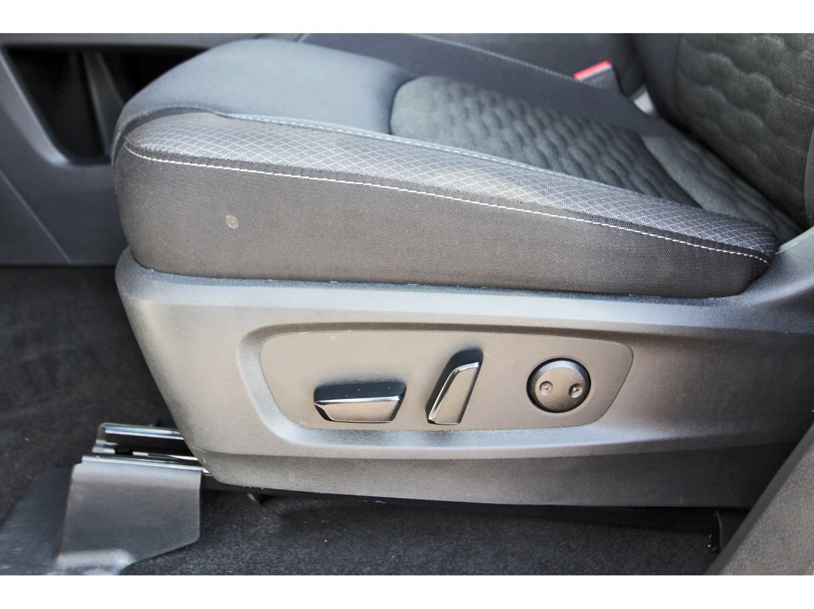 Certified 2025 Nissan Pathfinder SV FWD image 31