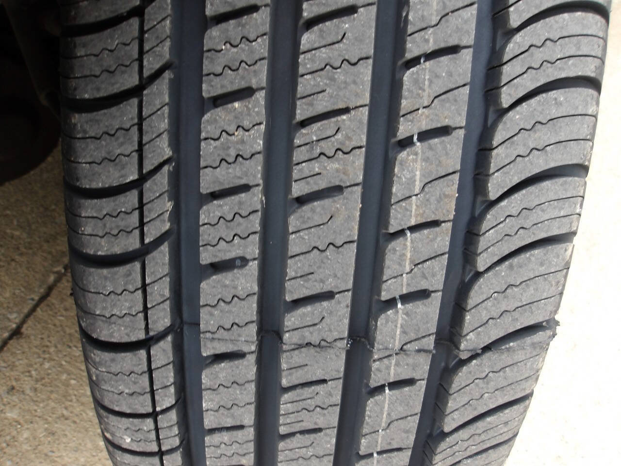 Used 2014 Chrysler Town & Country Touring-L w/ Trailer Tow Group FWD image 9