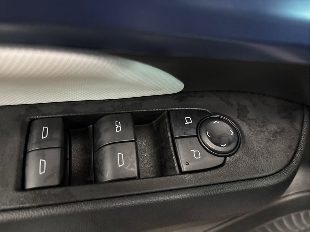 Used 2025 Chevrolet Equinox EV LT image 36