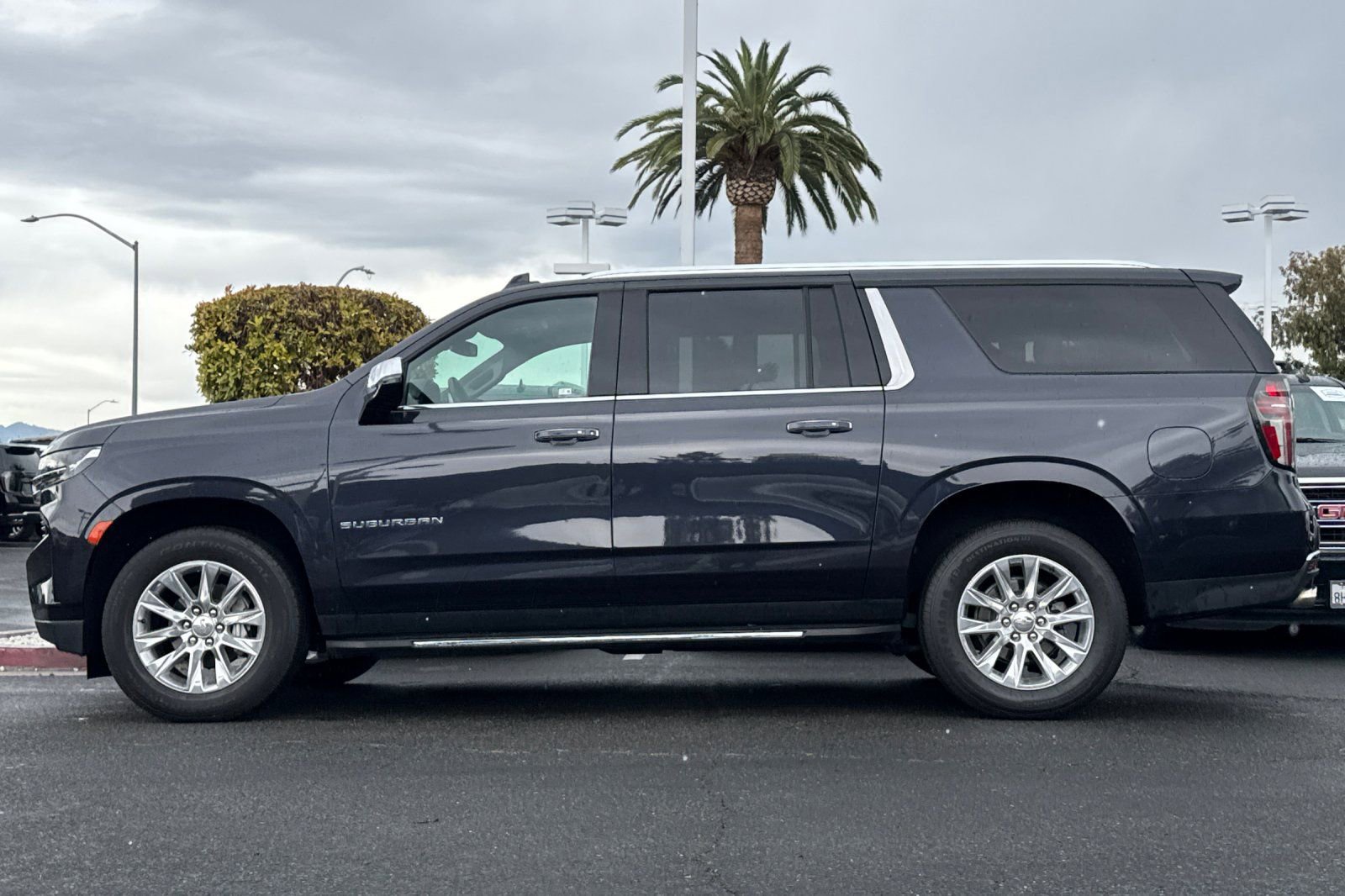 Used 2024 Chevrolet Suburban Premier image 8