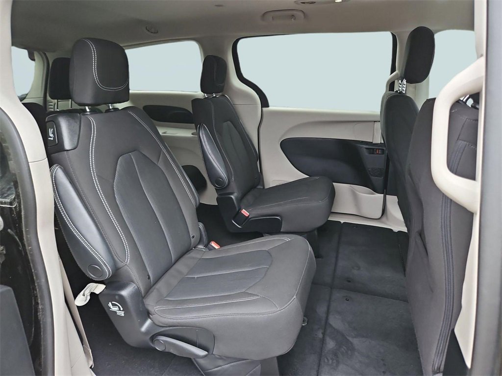 Used 2023 Chrysler Voyager LX image 26