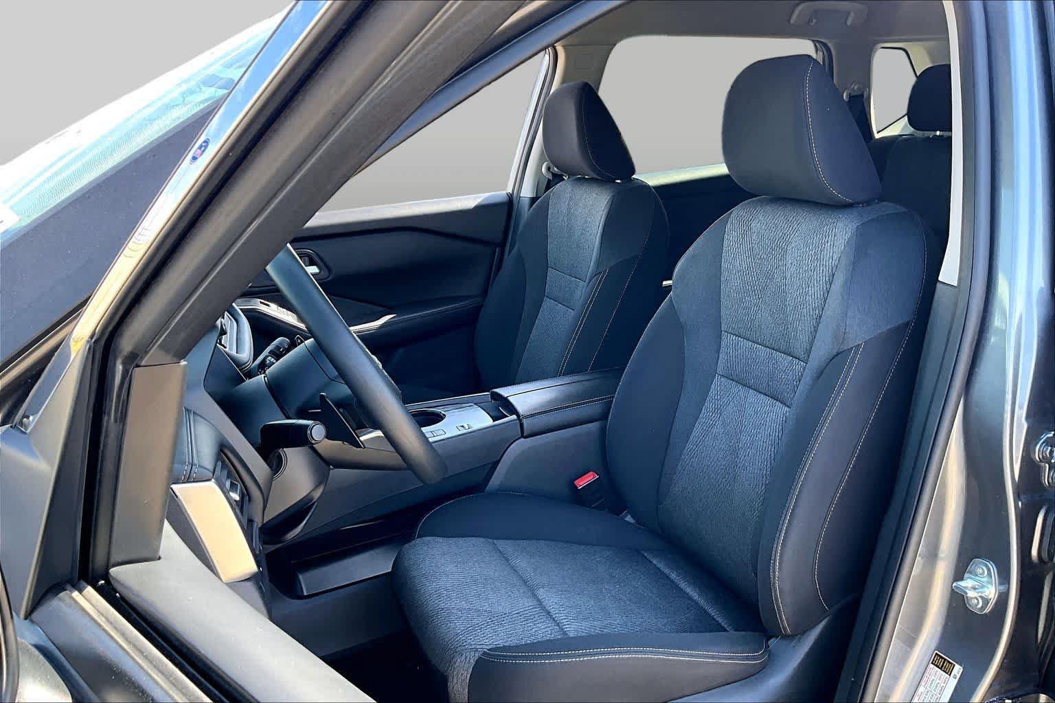 Certified 2024 Nissan Rogue SV FWD image 8