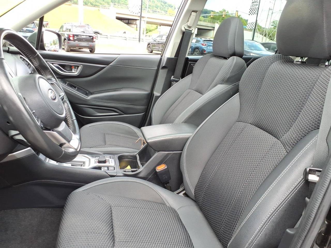 Used 2023 Subaru Forester Premium AWD/4WD image 6
