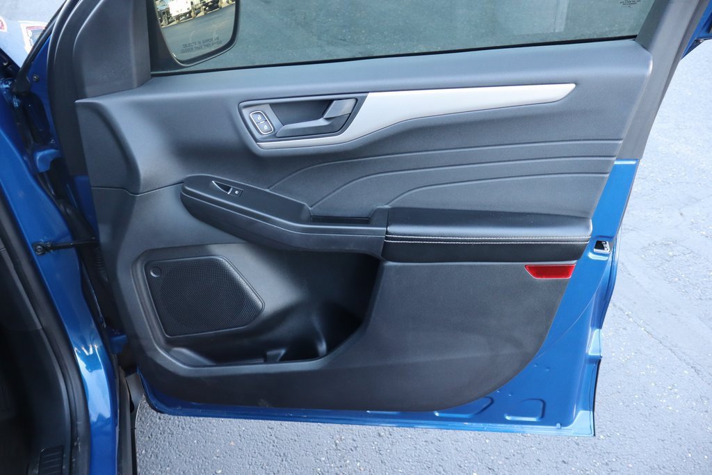 Used 2022 Ford Escape SE w/ SE Sport Appearance Package image 26