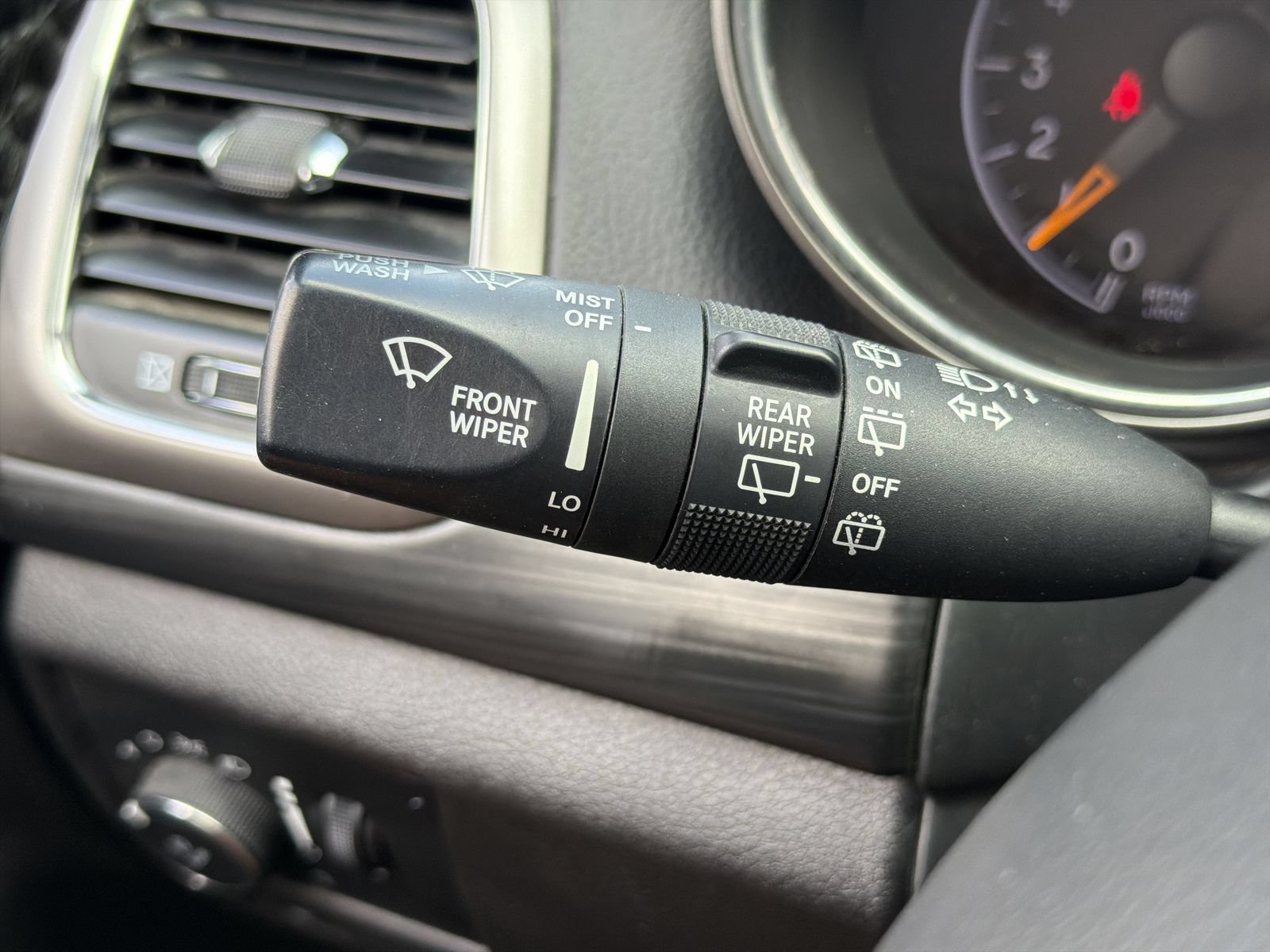 Used 2019 Jeep Grand Cherokee Laredo w/ Security & Convenience Group AWD/4WD image 29