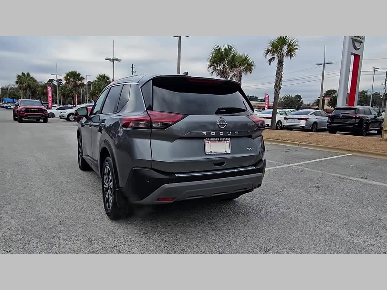 Used 2023 Nissan Rogue SV w/ SV Premium B Package image 30