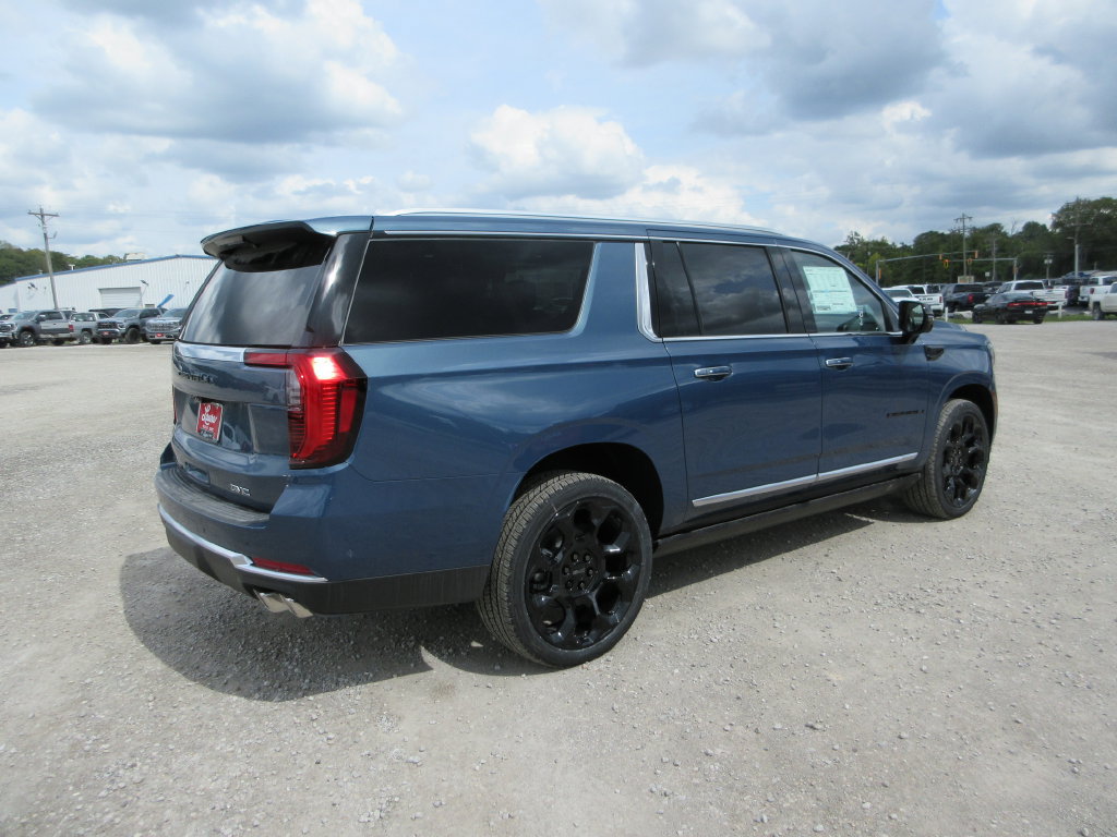 New 2026 GMC Yukon XL Denali w/ Denali Reserve Package AWD/4WD image 4