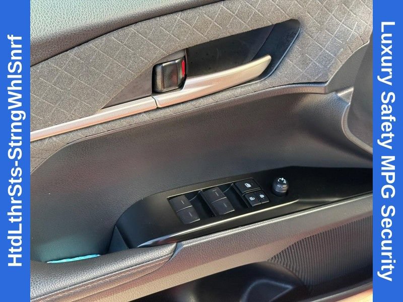 Used 2025 Toyota Camry XLE FWD image 18