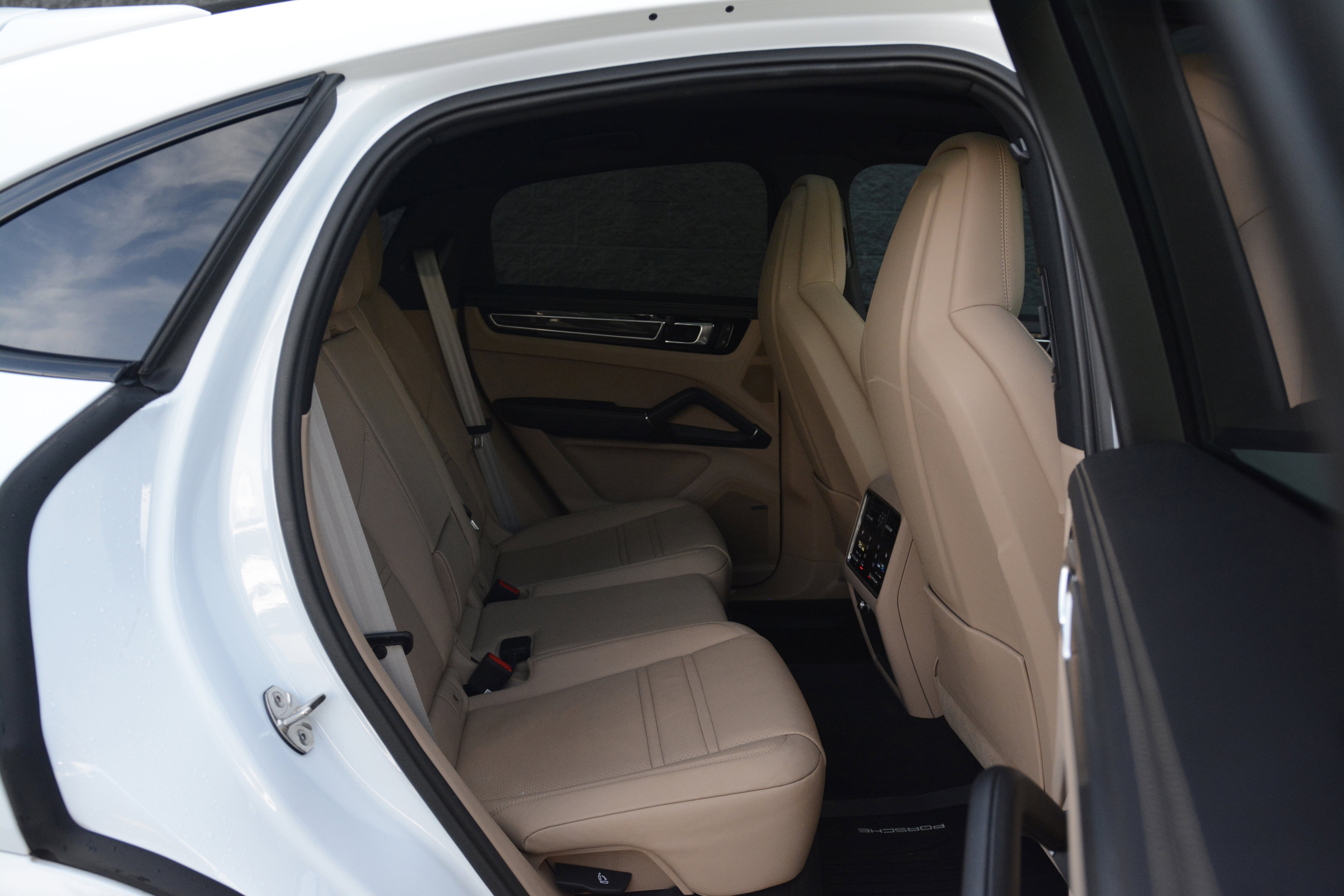 Certified 2023 Porsche Cayenne S Platinum image 35