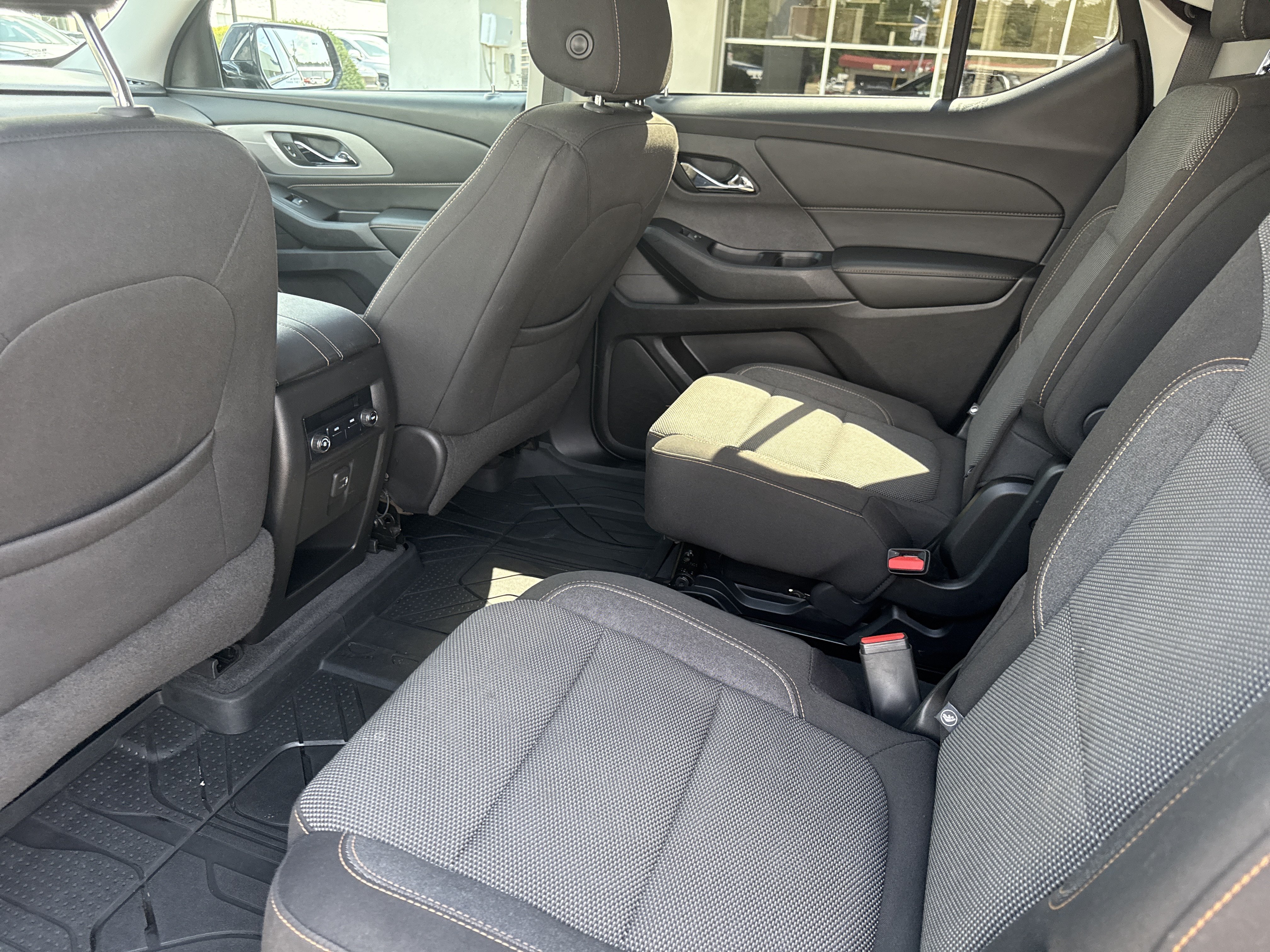 Used 2019 Chevrolet Traverse LT FWD image 12