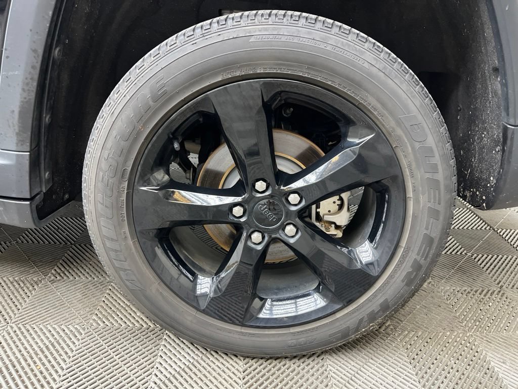 Used 2023 Jeep Grand Cherokee Altitude RWD image 30
